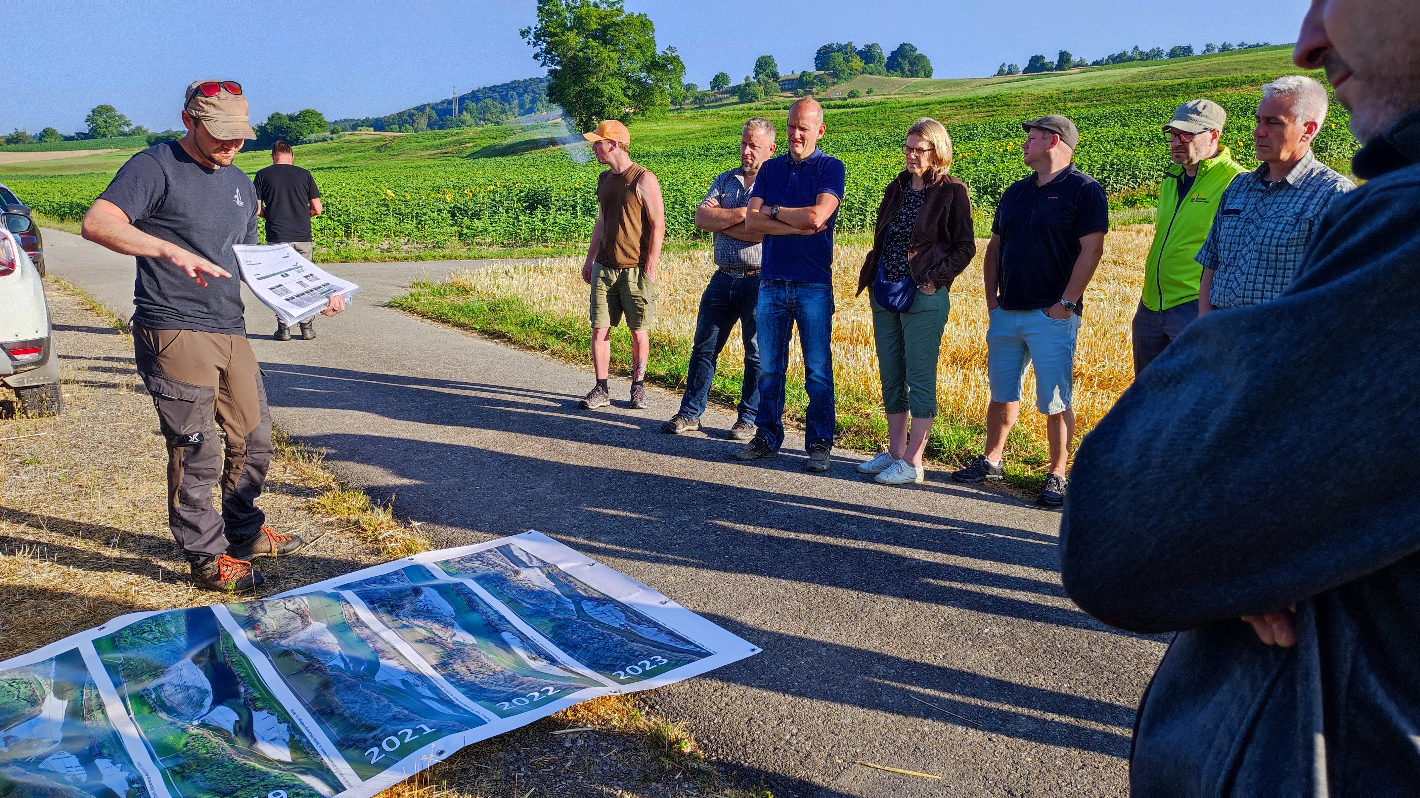 Mirco Müller, zuständig für den Unterhalt der Flüsse beim Kanton Thurgau, informierte die Gemeindebehörden über die Massnahmen im Schäffäuli bei Neunforn